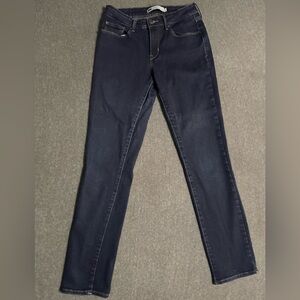 Levi mid rise skinny jeans dark blue size 6